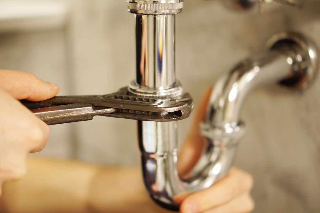 How to Handle Common Plumbing Problems Before They Turn into Disasters