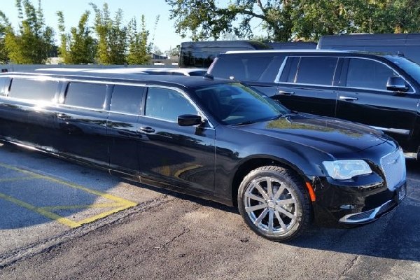 Wedding Limousine Service Austin | Rent a Limo for Wedding Day Austin