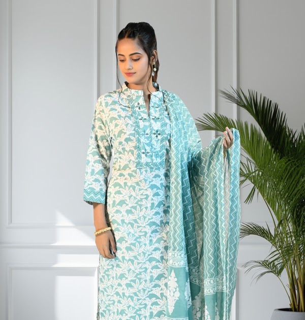 Transform Your Party Look with Women’s Fashion Online